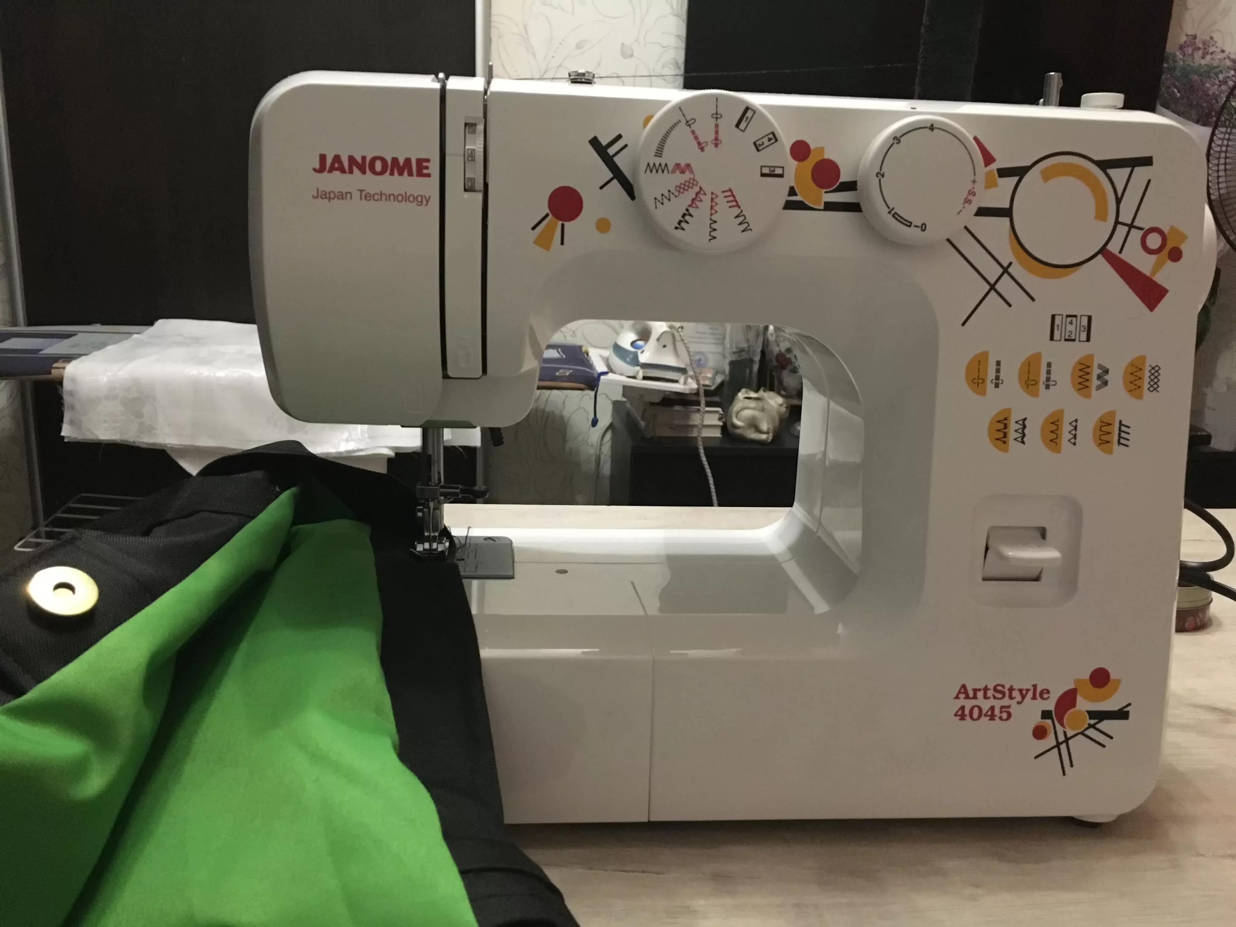 Швейная машина Janome Art Style 4045