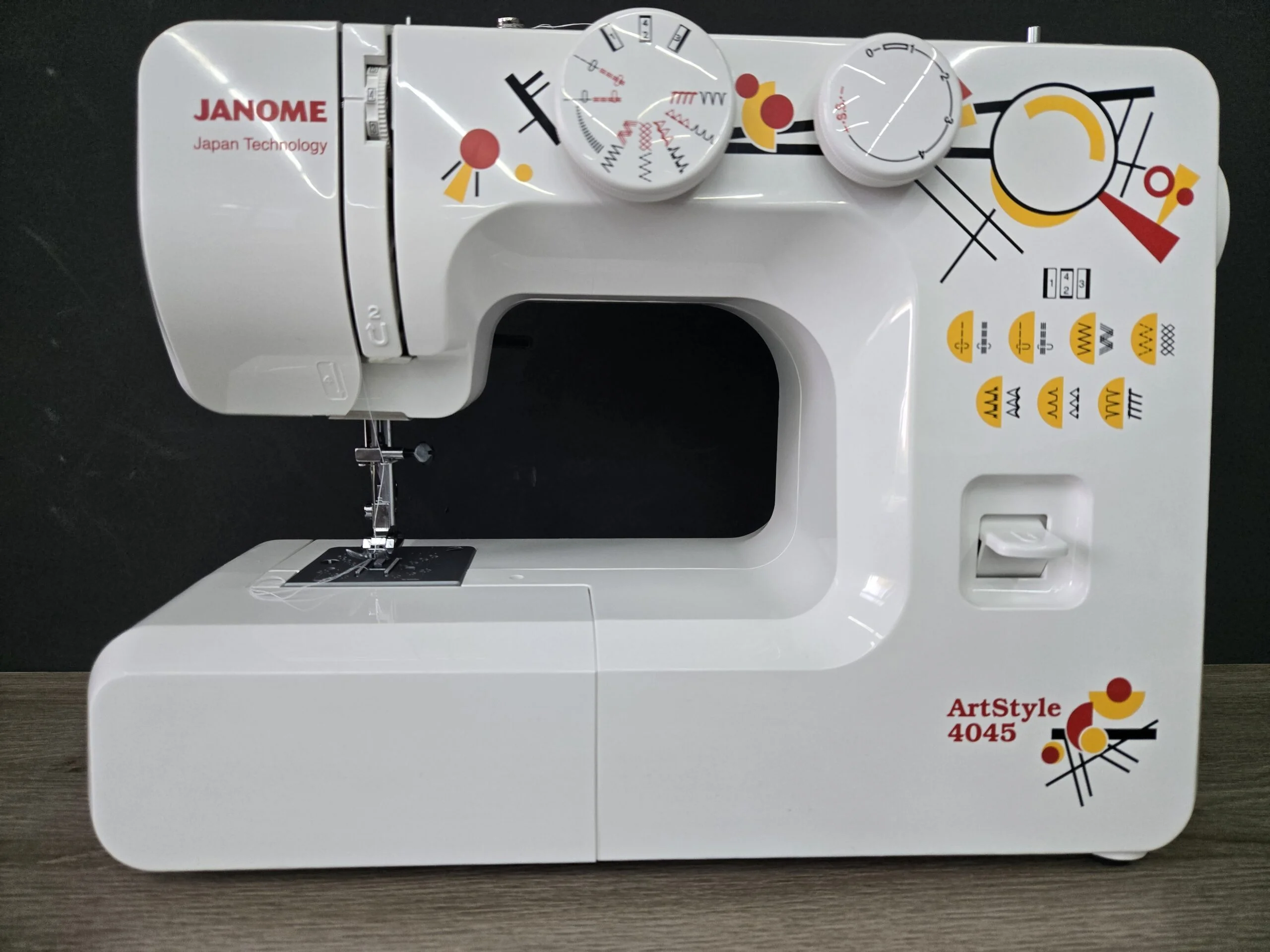 Швейная машина Janome Art Style 4045