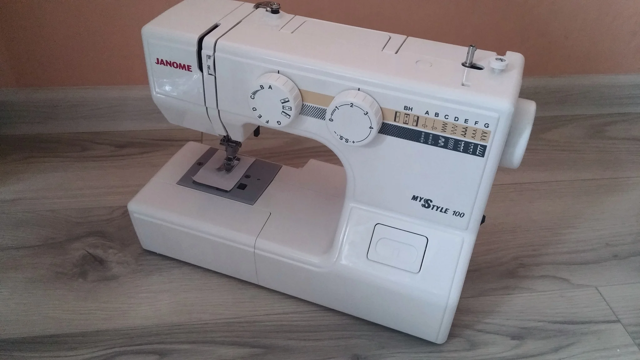 Швейная машина Janome My Style 100 белый