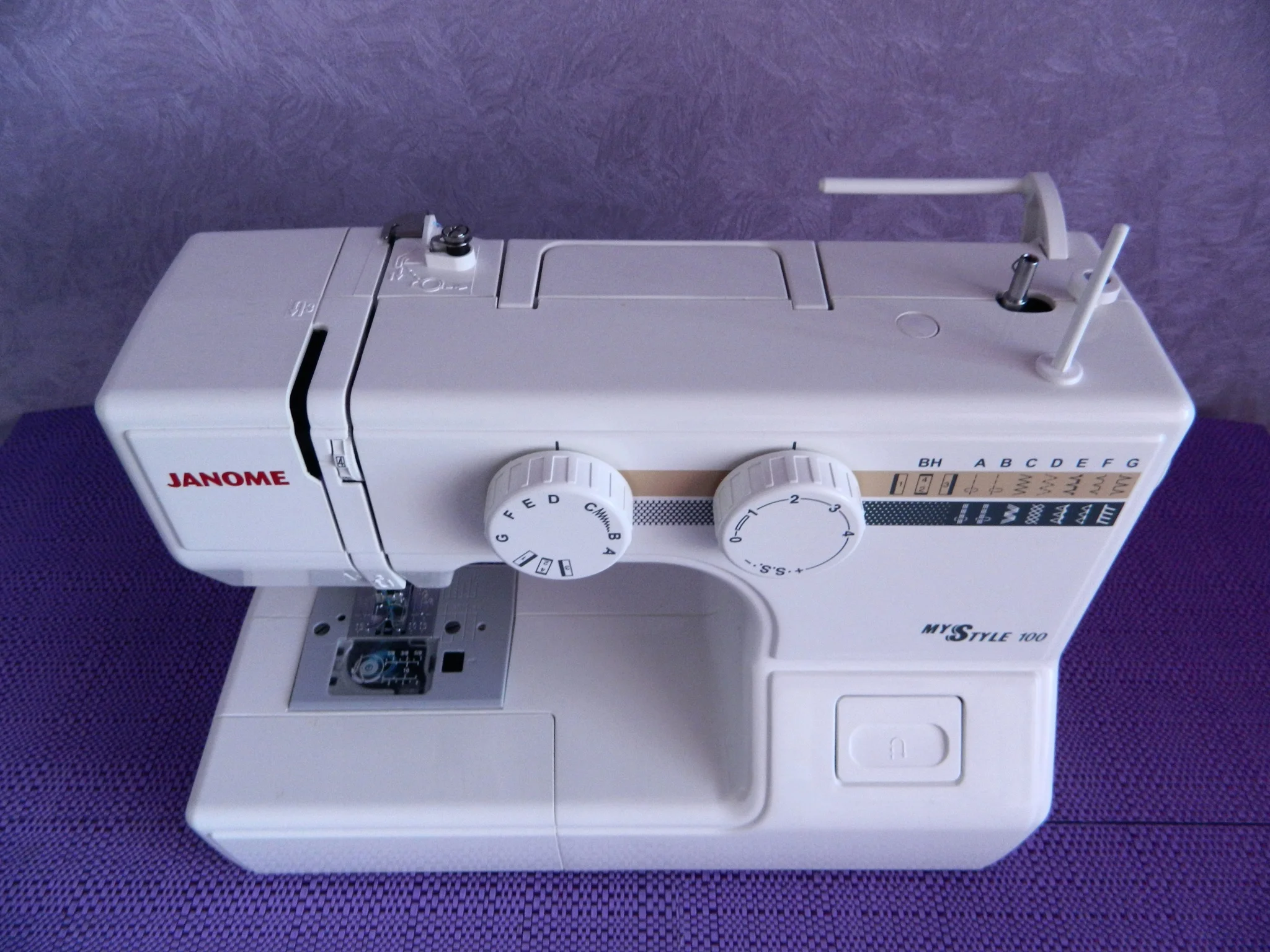 Швейная машина Janome My Style 100 белый