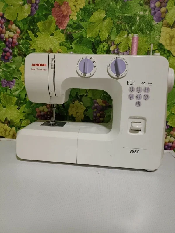 Швейная машина Janome VS50 белый
