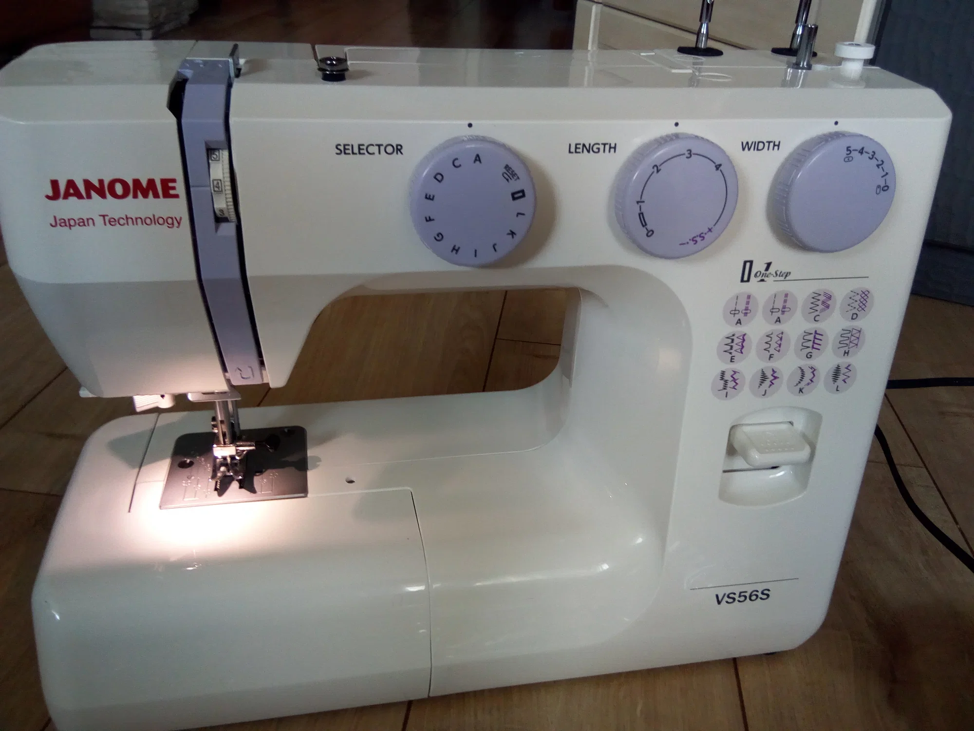 Швейная машина Janome VS56S белый
