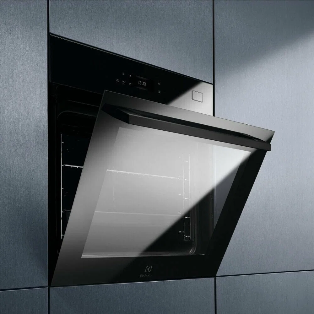 Духовой шкаф Электрический Electrolux EOB8S39H черный