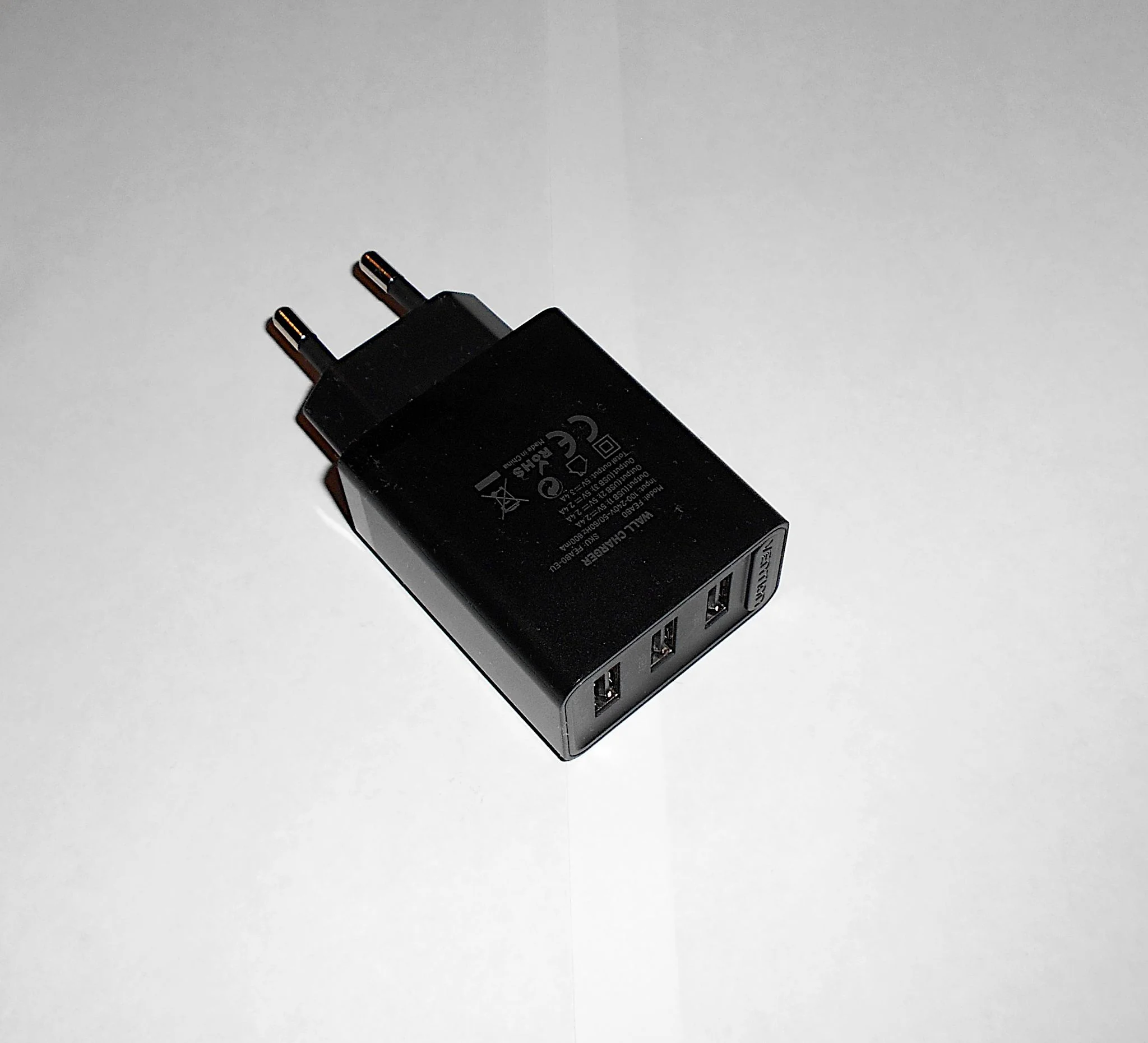 Зарядное устройство Vention на 3 порта USB 2.4A, черный (FEAB0-EU)