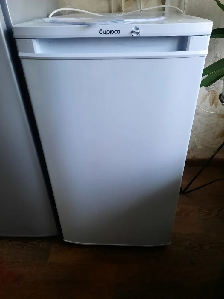 Морозильная камера Бирюса B412 черный, 80л, 3 ящика
