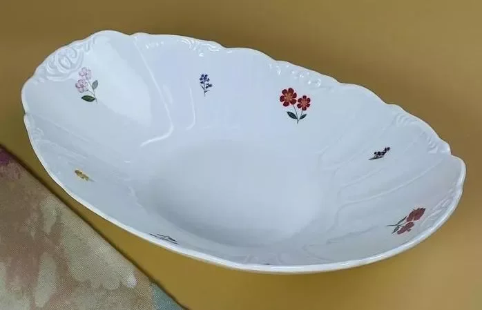 109-229 Овальное блюдо 41х25х4см КРОКУС в под.уп.(х8)Фарфор