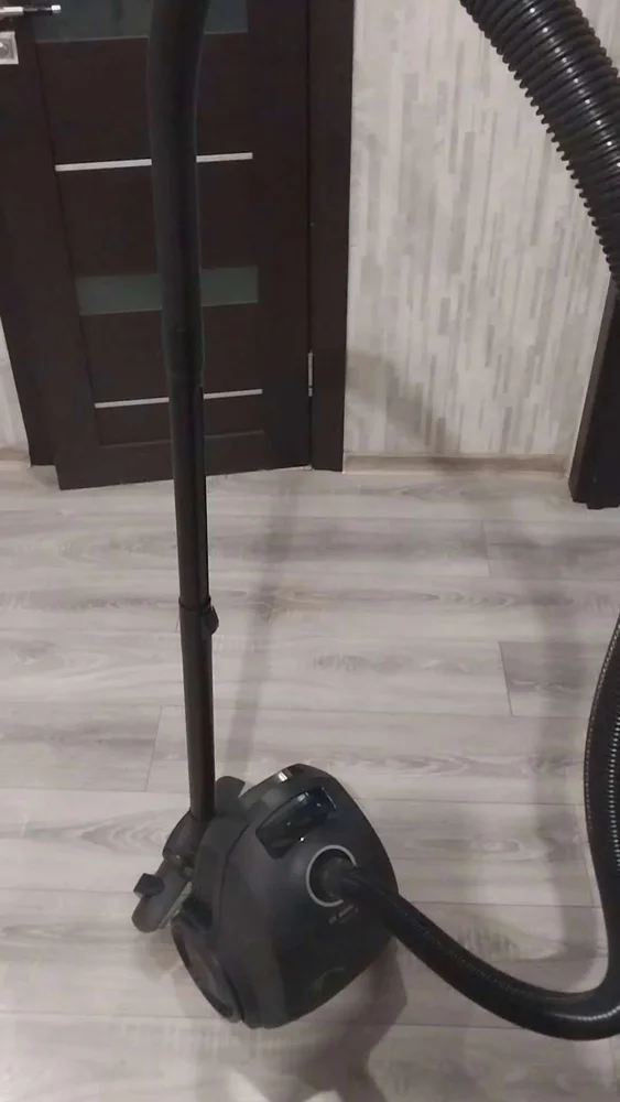 Пылесос напольный Bosch BGBS2LB1