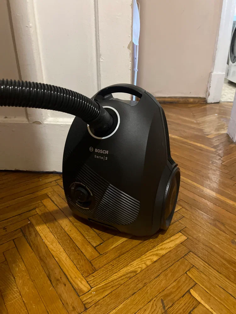 Пылесос напольный Bosch BGBS2LB1