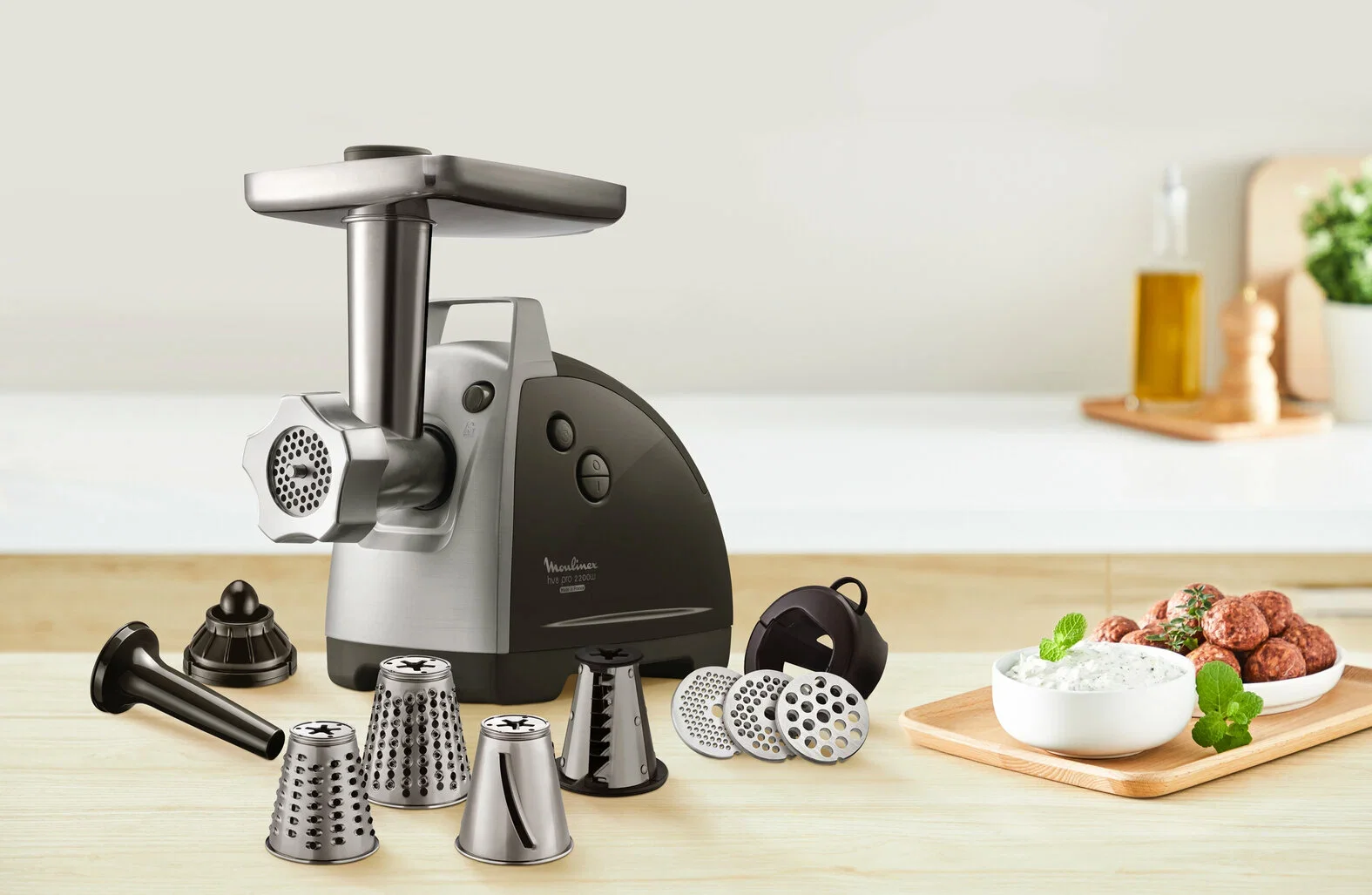 Мясорубка Moulinex ME688832 2200Вт черный