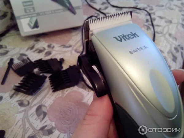 Машинка для стрижки Vitek Euphoria VT-1356 черный (насадок в компл:4шт)