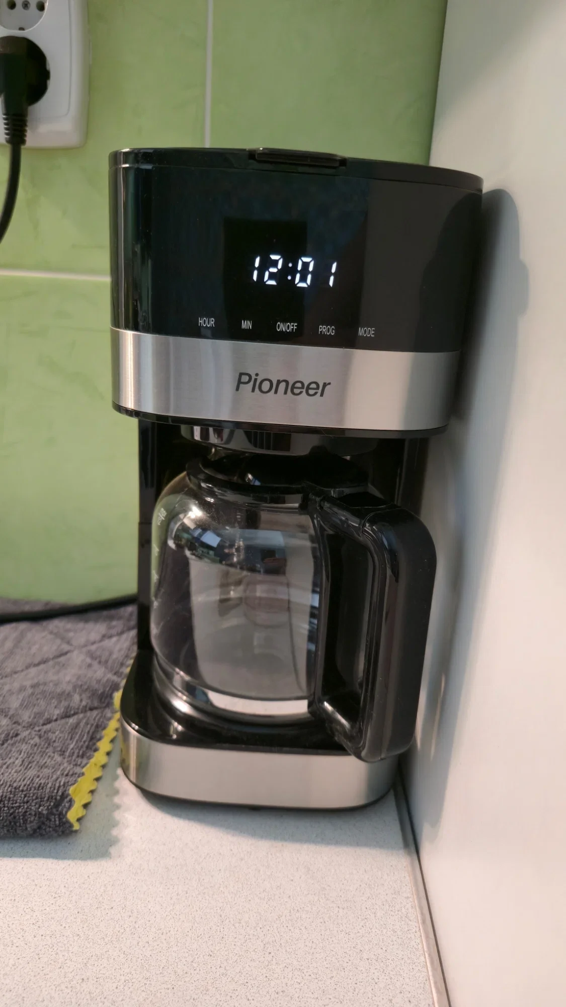 Кофеварка Pioneer CM052D 900Вт, 1,5л, сенсор, Система «капля-стоп»