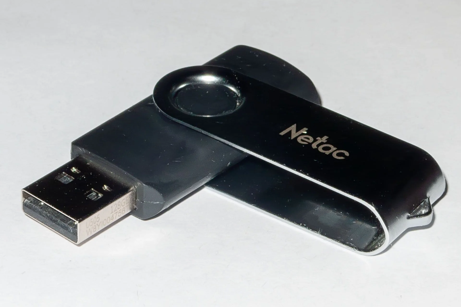 Флеш накопитель 128G USB 2.0 Netac U505 (NT03U505N-128G-20BK)