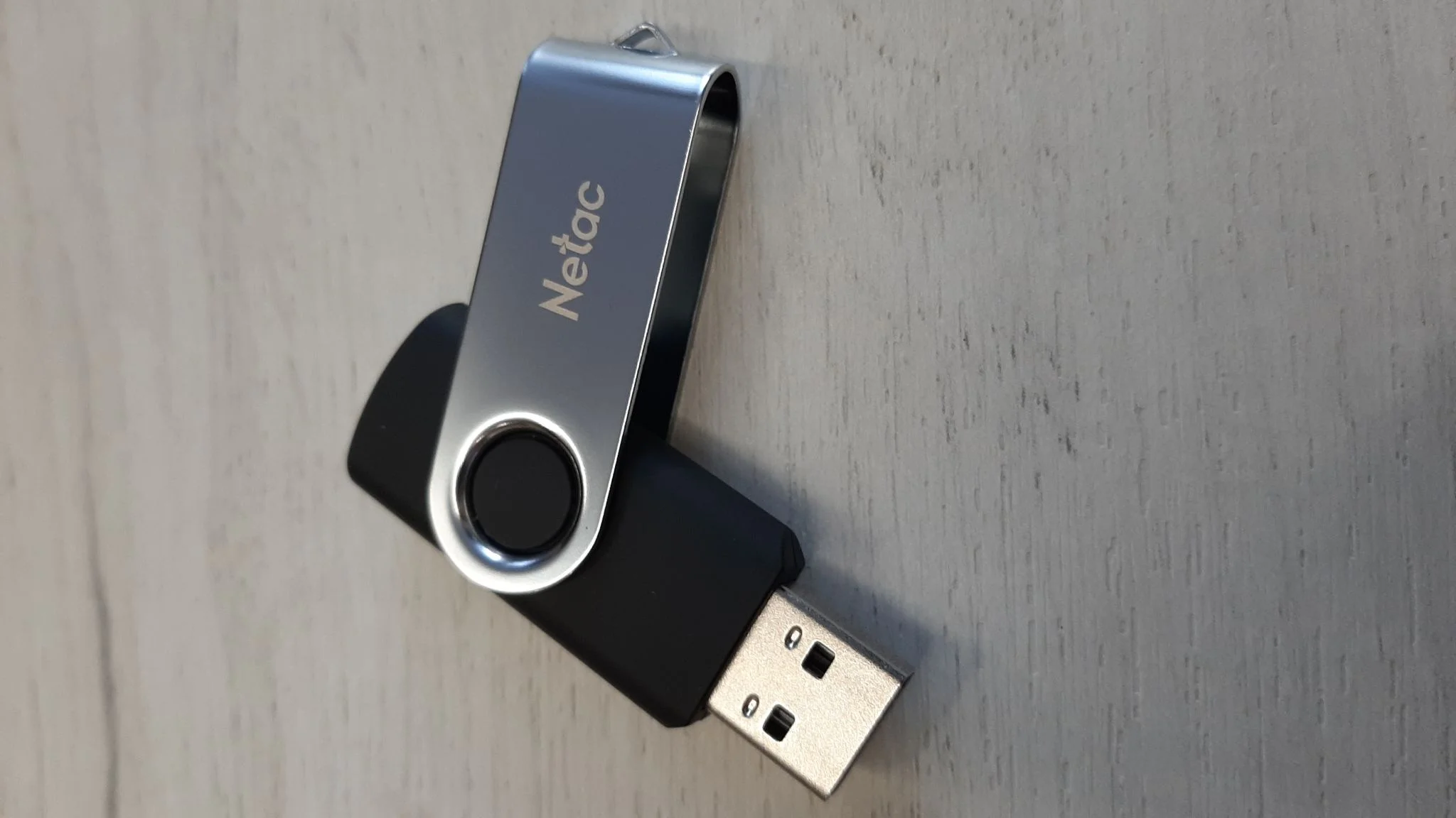 Флеш накопитель 128G USB 2.0 Netac U505 (NT03U505N-128G-20BK)