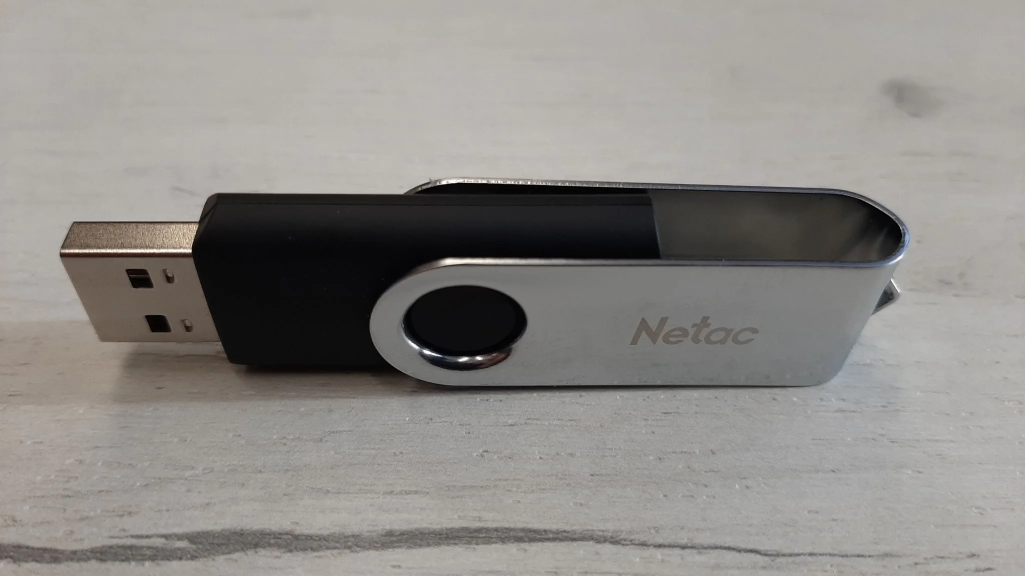 Флеш накопитель 128G USB 2.0 Netac U505 (NT03U505N-128G-20BK)