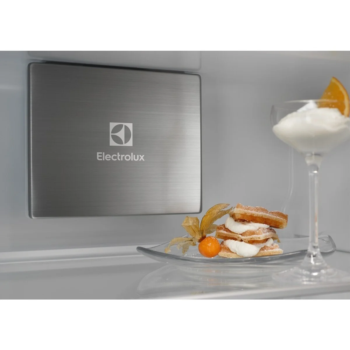 Встраиваемый холодильник Electrolux ENP7TD75S, комбинированный No Frost, Размеры ВxШxГ [мм]: 1884x696x549, сенсорное управление с символьным дисплеем,