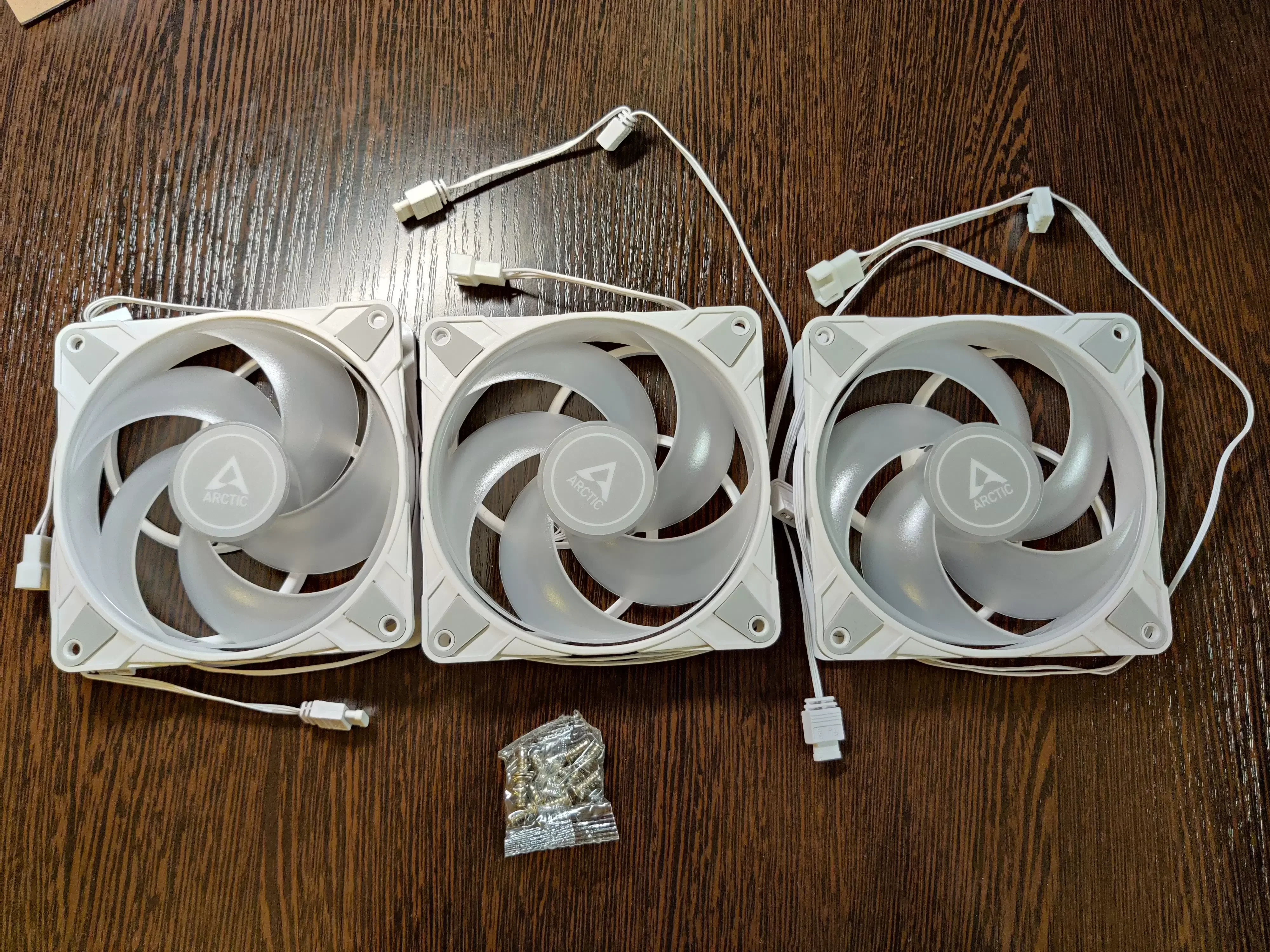 Вентилятор для корпуса Arctic P12 Pro A-RGB White - 3 Pack (ACFAN00326A)