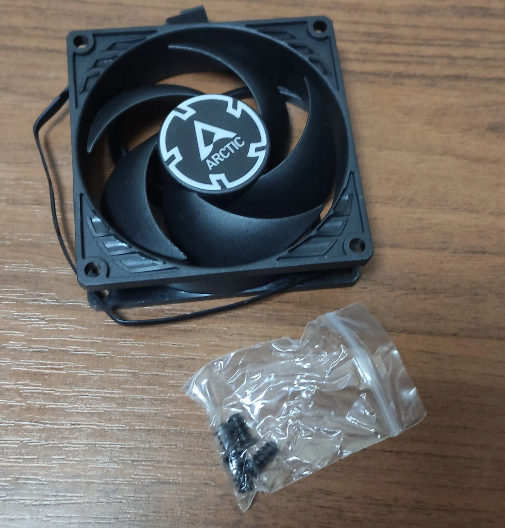 Вентилятор для корпуса Arctic P8 Max Black (ACFAN00286A)