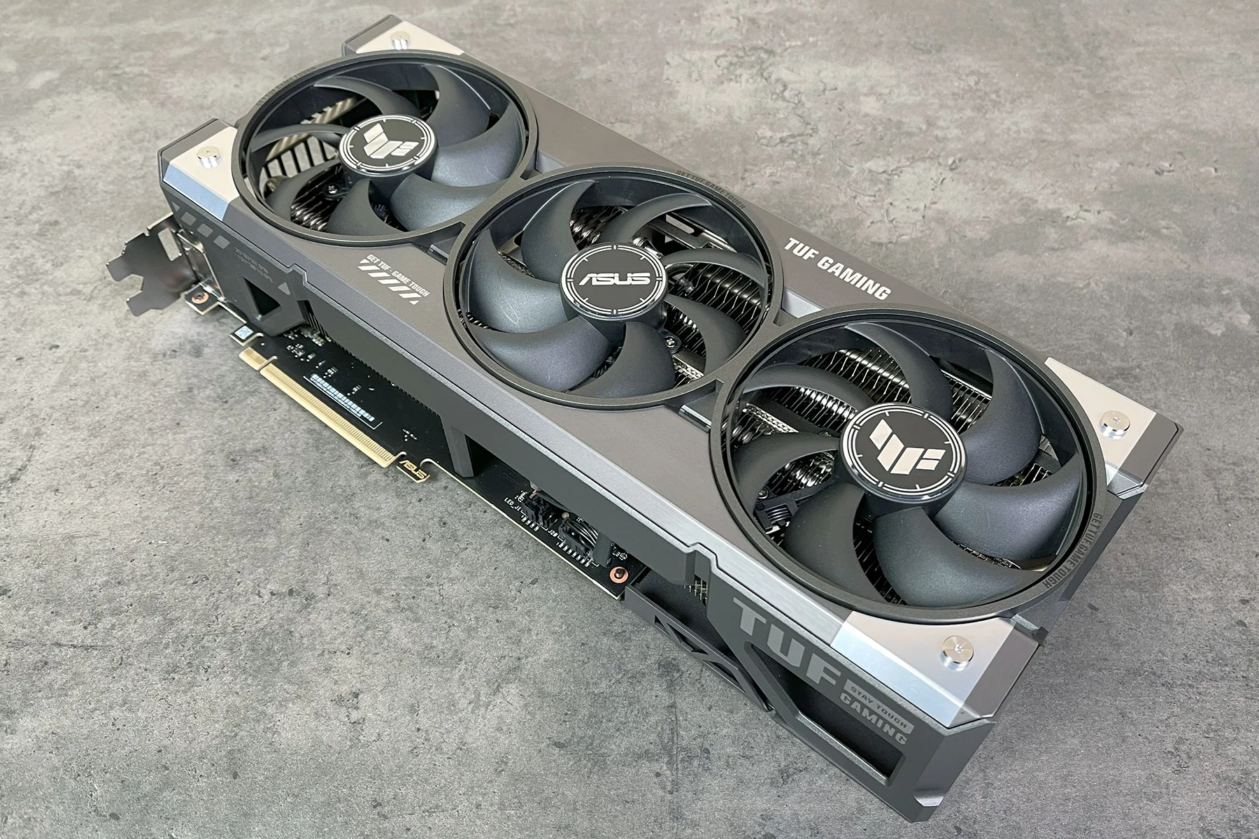 Видеокарта Asus GeForce TUF RTX 5080 16GB OC (TUF-RTX5080-O16G-GAMING)