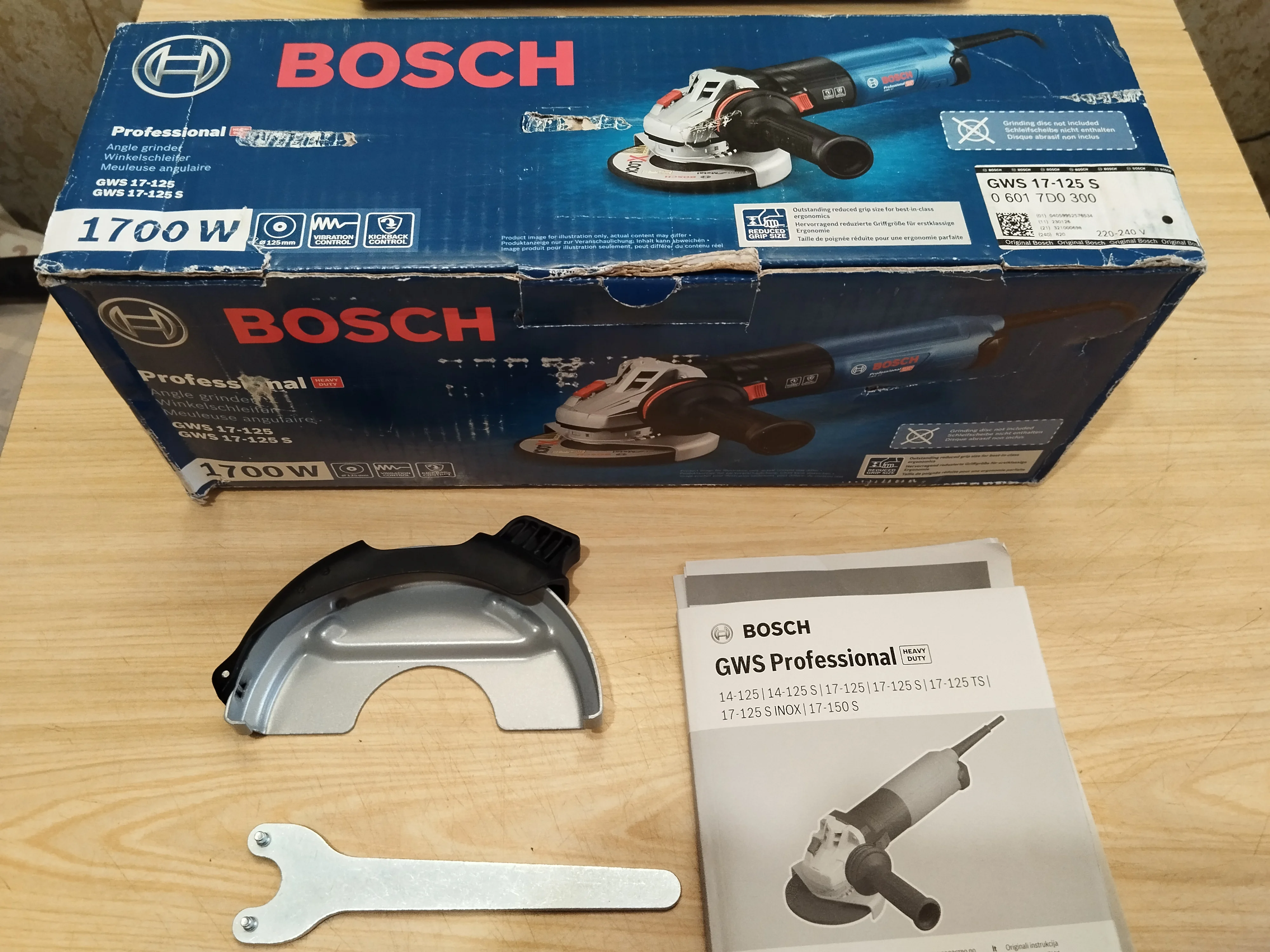 Углошлифовальная машина Bosch GWS 17-125 S 1700Вт 11500об/мин рез.шпин.:M14 d=125мм (06017D0300)
