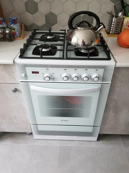 Плита газовая Gefest ПГ 6500-03 0042 белый реш.чугун. духовка 52 л, гриль, ГК полный