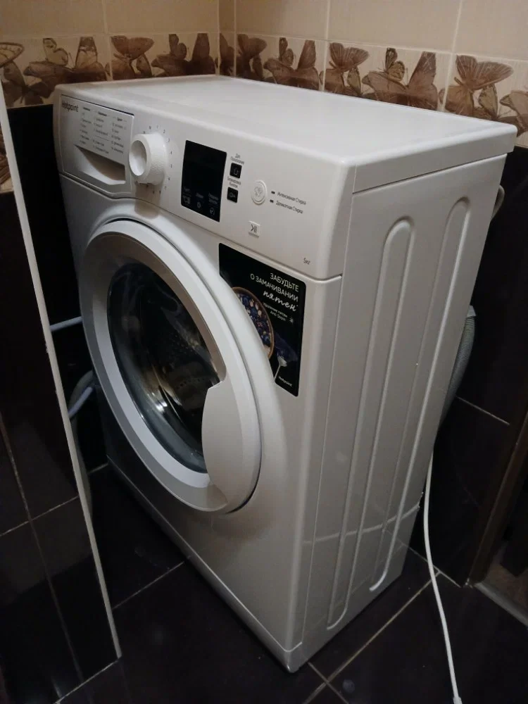 Стиральная машина Hotpoint NUS 5015 H RU 5кг 1000 об/мин 60*60*34,8