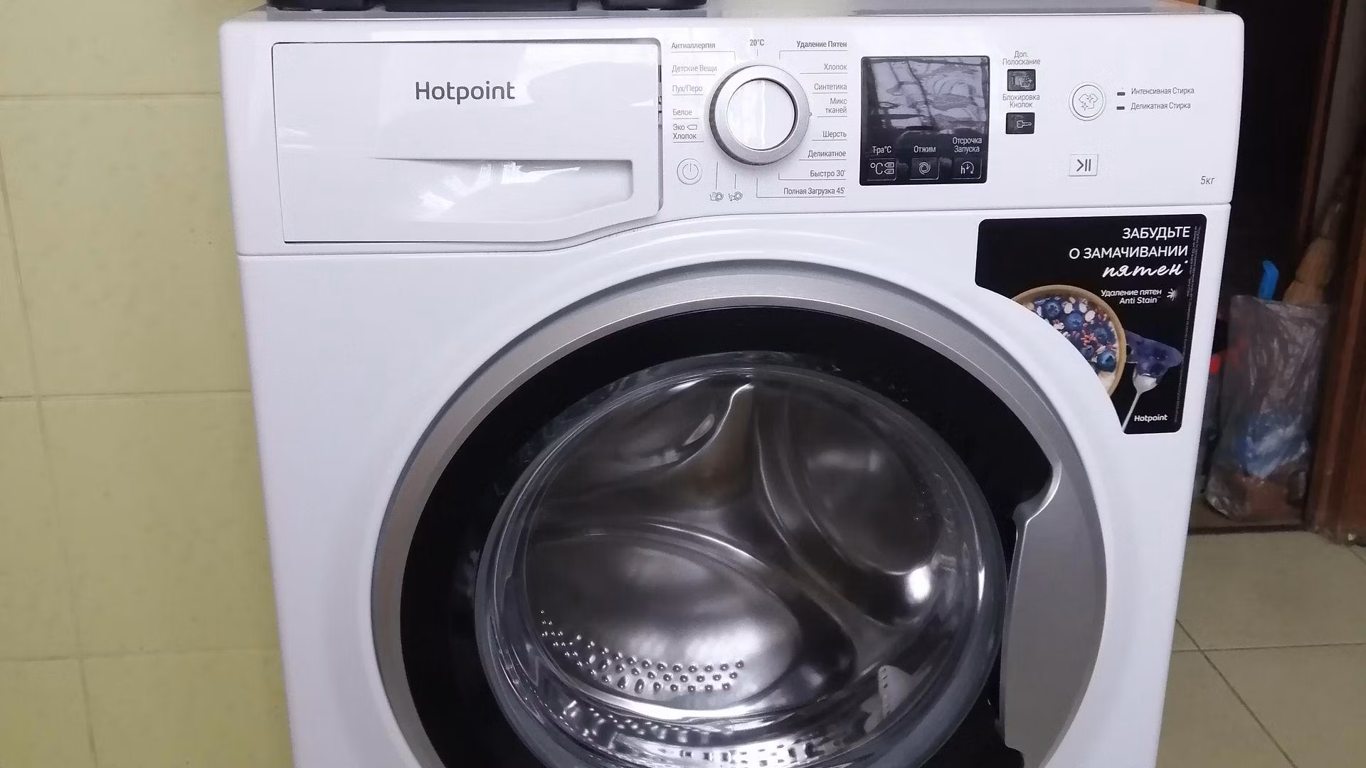 Стиральная машина Hotpoint NUS 5015 S RU белый 5кг. Дисплей. 1000об/мин, пар