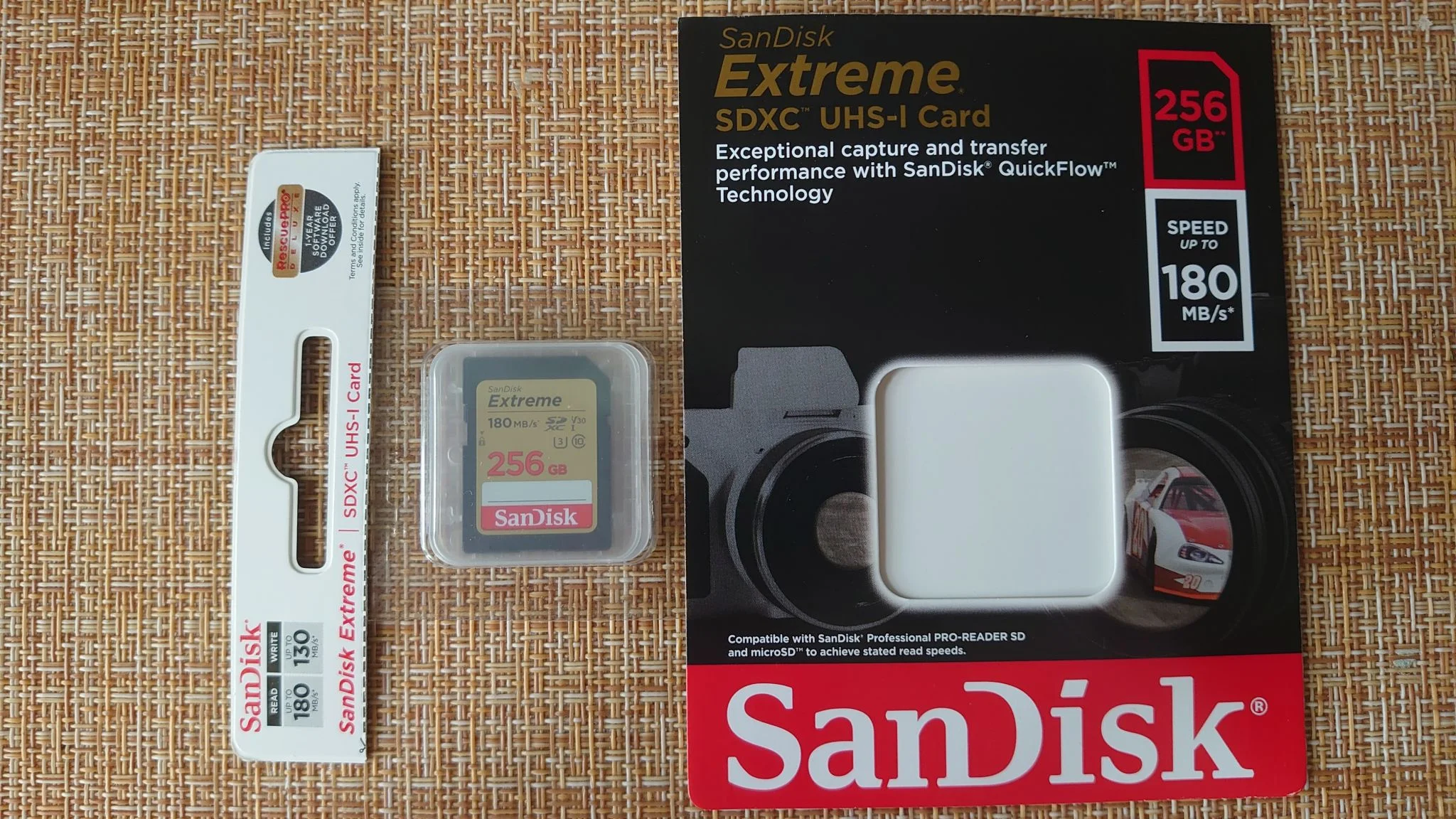 Флеш карта SD 256GB SanDisk SDXC Class 10 V30 UHS-I U3 Extreme, 180MB/s