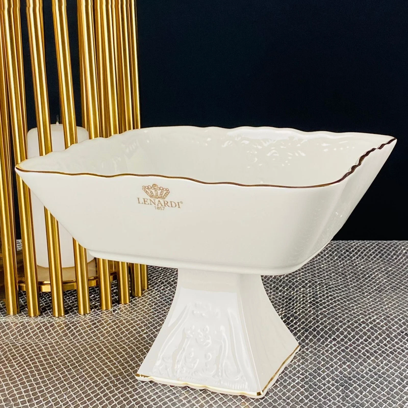 226-196 Квадратная конфетница 16,5см на ножке MARIA GOLD в под.уп.(х16)Фарфор