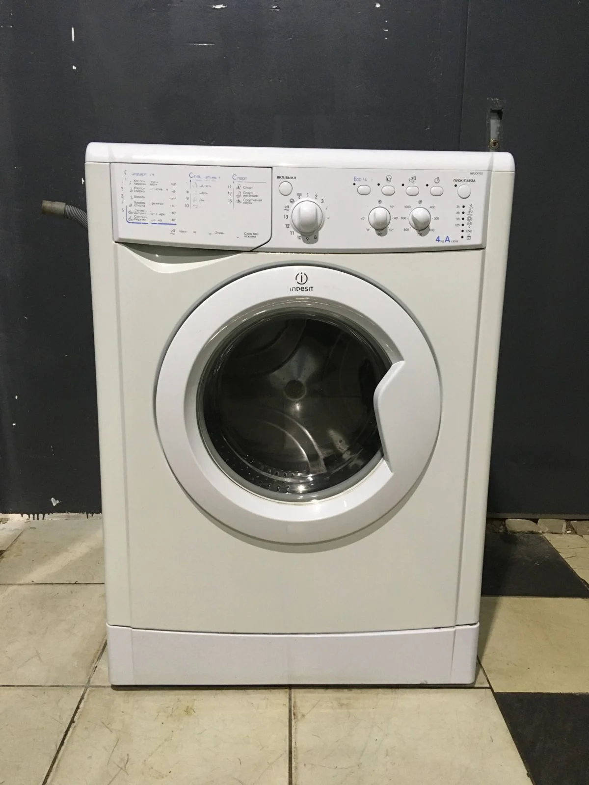 Стиральная машина Indesit IWUC 4105 4 кг, 1000 об/мин, 60x33x85 см