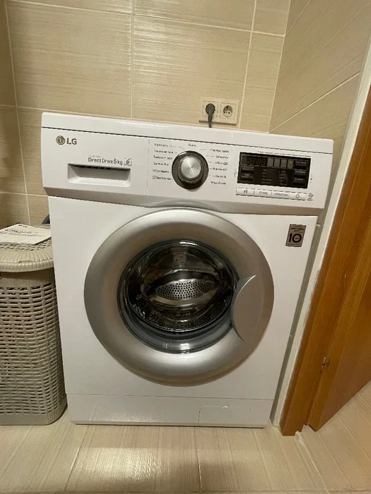 Стиральная машина LG F10B8LD7 белая (60х44х85см, 1000об, 5кг)