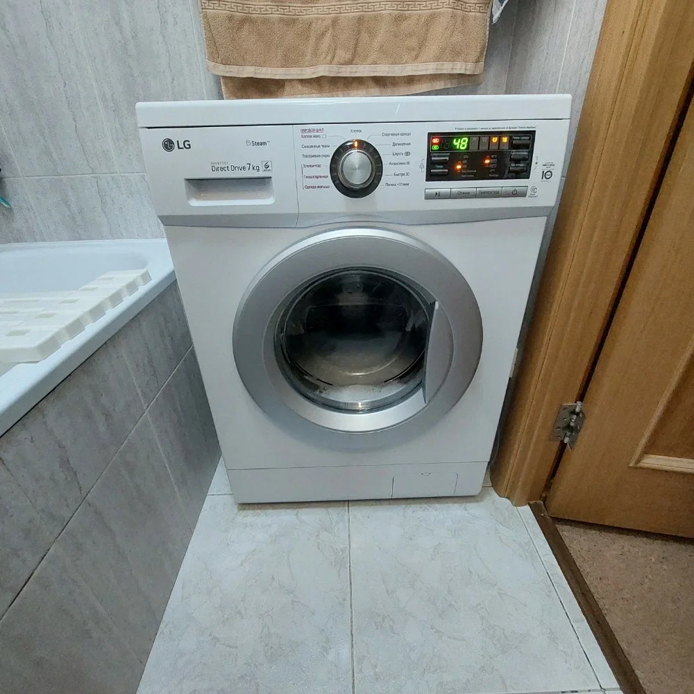 Стиральная машина LG F1296HDS1 7 кг 1200об/мин 60х44х85 см Инвертор Пар  белый/серебро