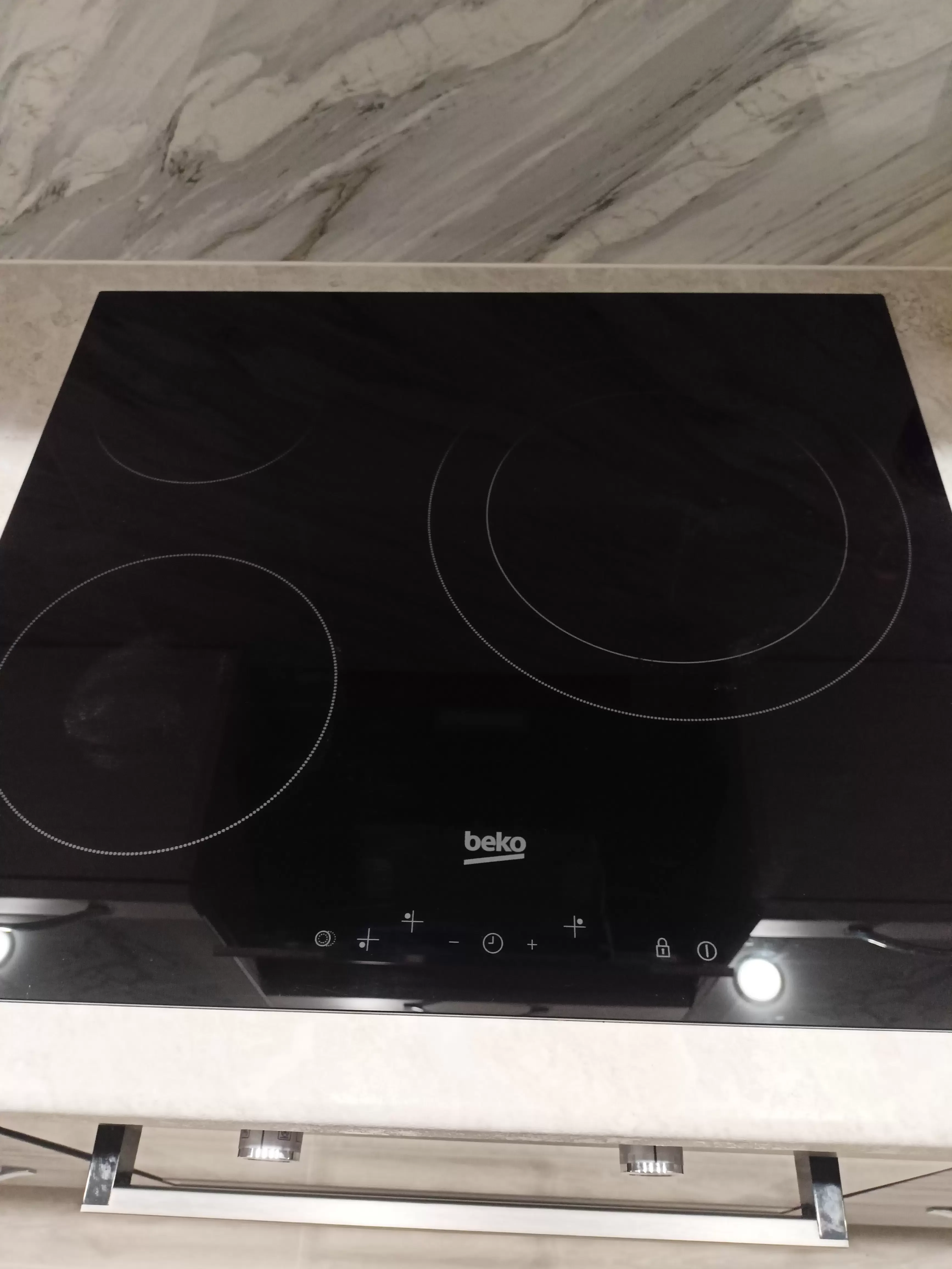 Электрическая варочная панель Beko HIC 63401 T