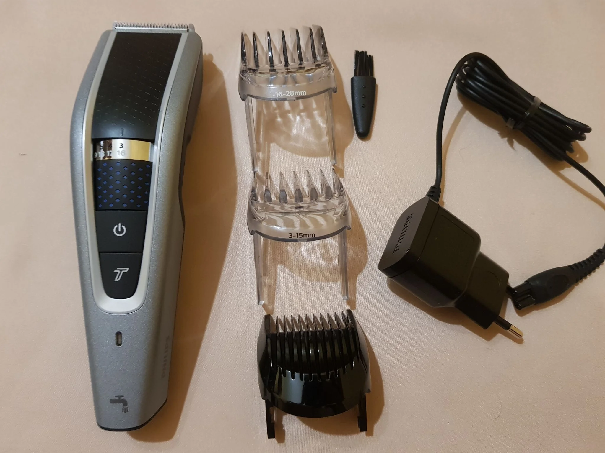 Машинка для стрижки Philips HC5630 (для волос и бороды, аккумулятор, 90 мин, 0,5-28 мм)