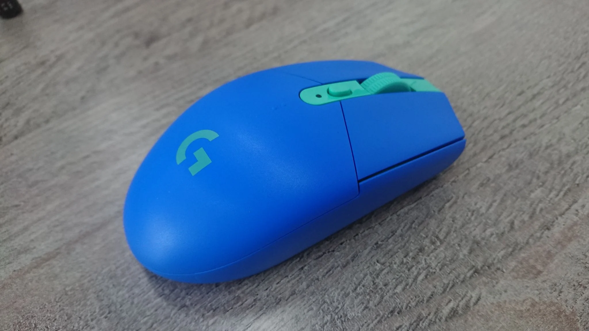 Мышь беспроводная Logitech G304 Lightspeed синий, 12000 dpi, радиоканал, USB, кнопки - 6