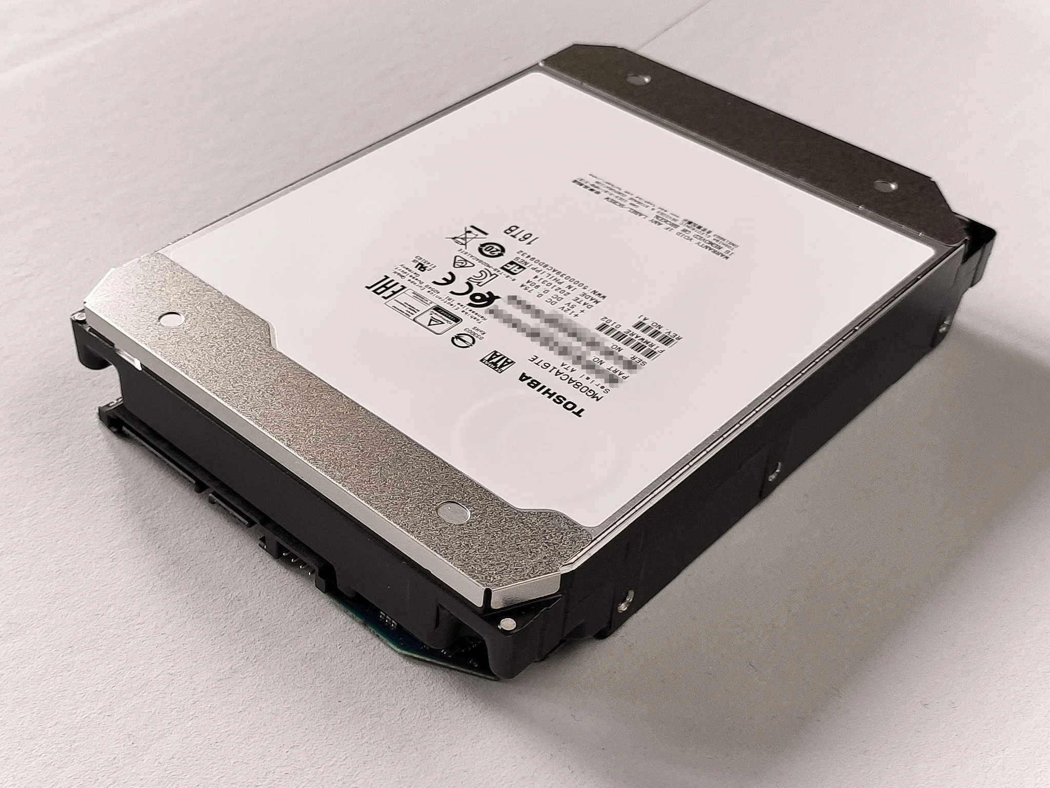 Жесткий диск Toshiba SATA-III 16Tb MG08ACA16TE Server Enterprise Capacity (7200rpm) 512Mb 3.5"