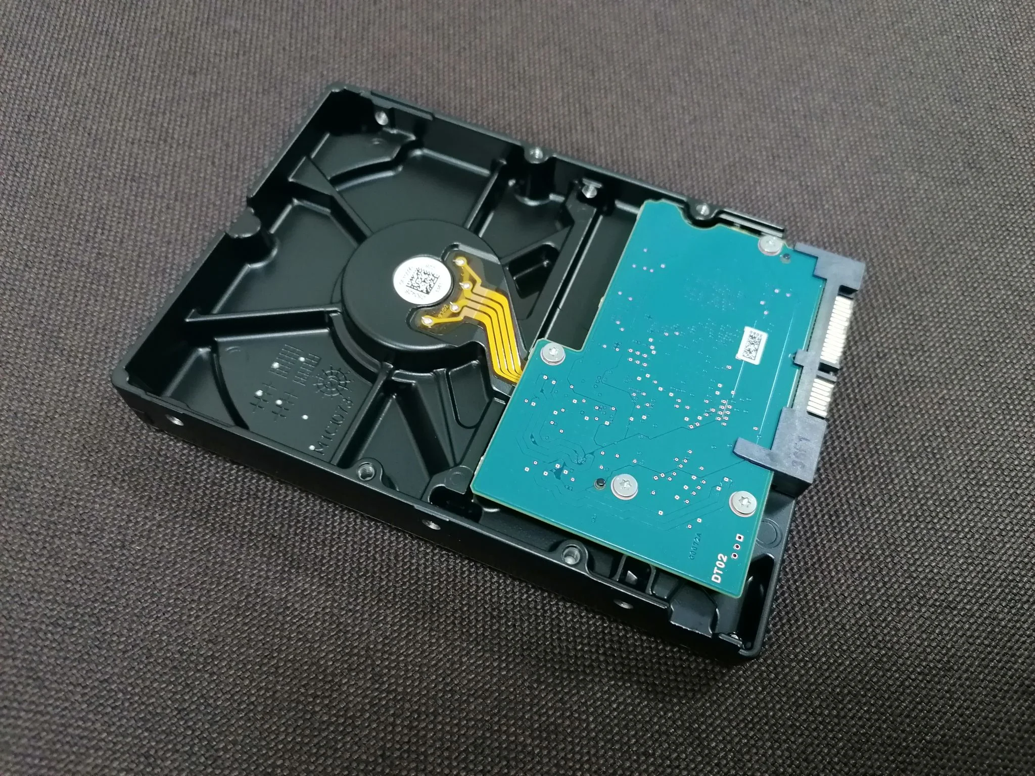 Жесткий диск Toshiba SATA-III 2Tb HDWT720UZSVA Surveillance S300 (5400rpm) 128Mb 3.5"