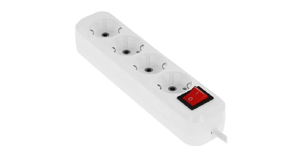 Defender Удлинитель с заземлением L340 16 А, 5 м, заземление, выключатель