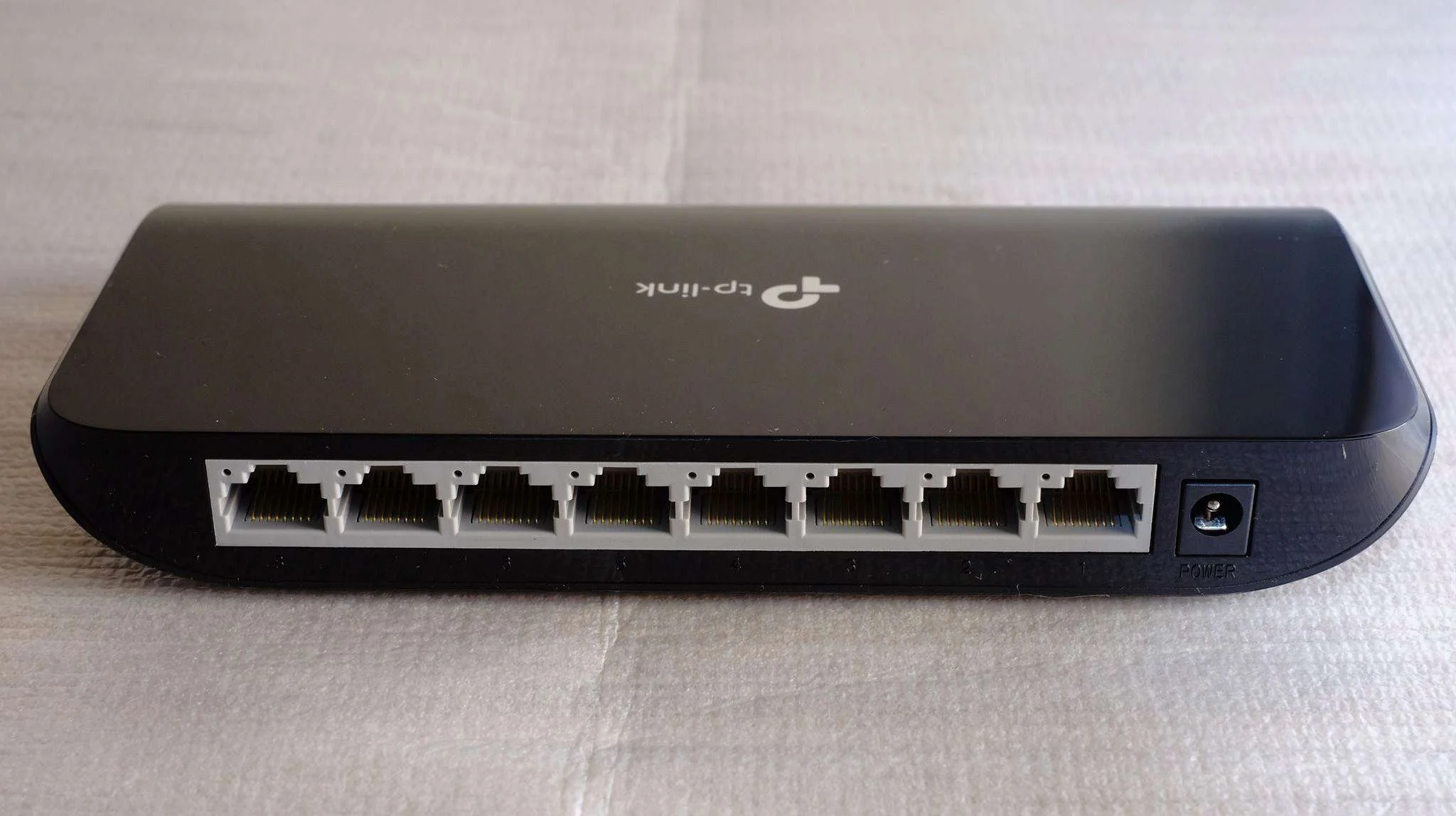 TP-Link TL-SG1008D 8-портовый гигабитный настольный коммутатор, пластиковый корпус