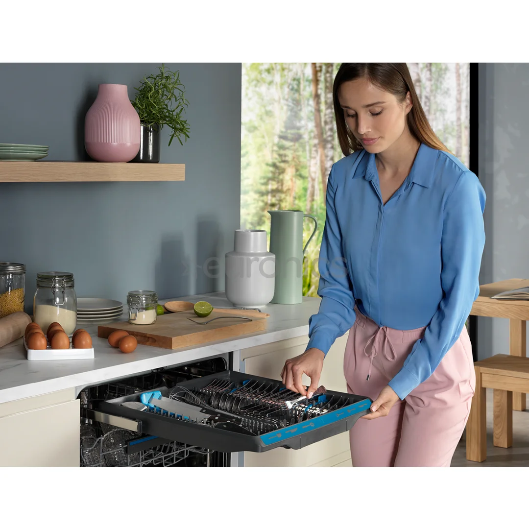 Встраиваемая посудомоечная машина Electrolux EEM48300L, черный, 59.6 см, 14 компл., 46 дБ, класс D