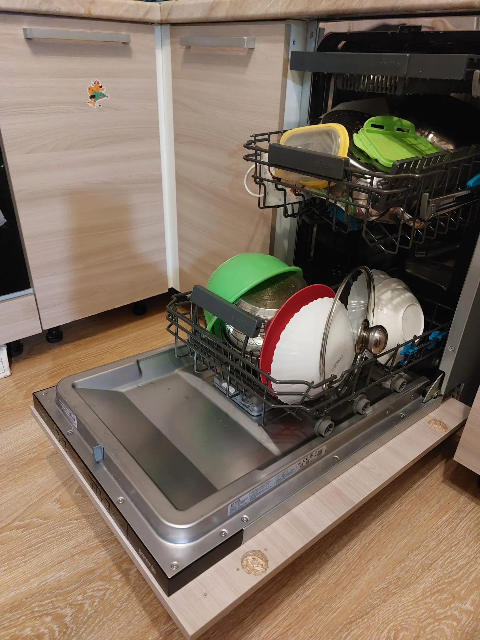 Встраиваемая посудомоечная машина GORENJE GV561D11 Встраиваемые ПММ шириной 45 см,Количество корзин:3,Бак из нержавеющей стали,Защита от перелива: Пол