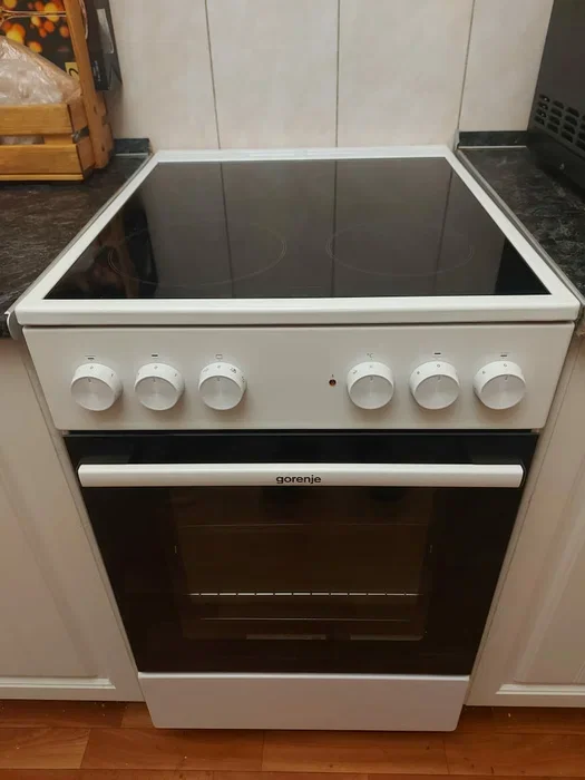 Плита электрическая Gorenje GEC5A41WG белый, конфорок 4 электрических, духовка 62 л, 50 см x 85 см x 59.4 см