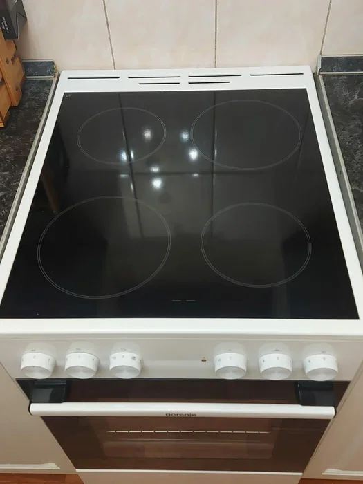 Плита электрическая Gorenje GEC5A41WG белый, конфорок 4 электрических, духовка 62 л, 50 см x 85 см x 59.4 см