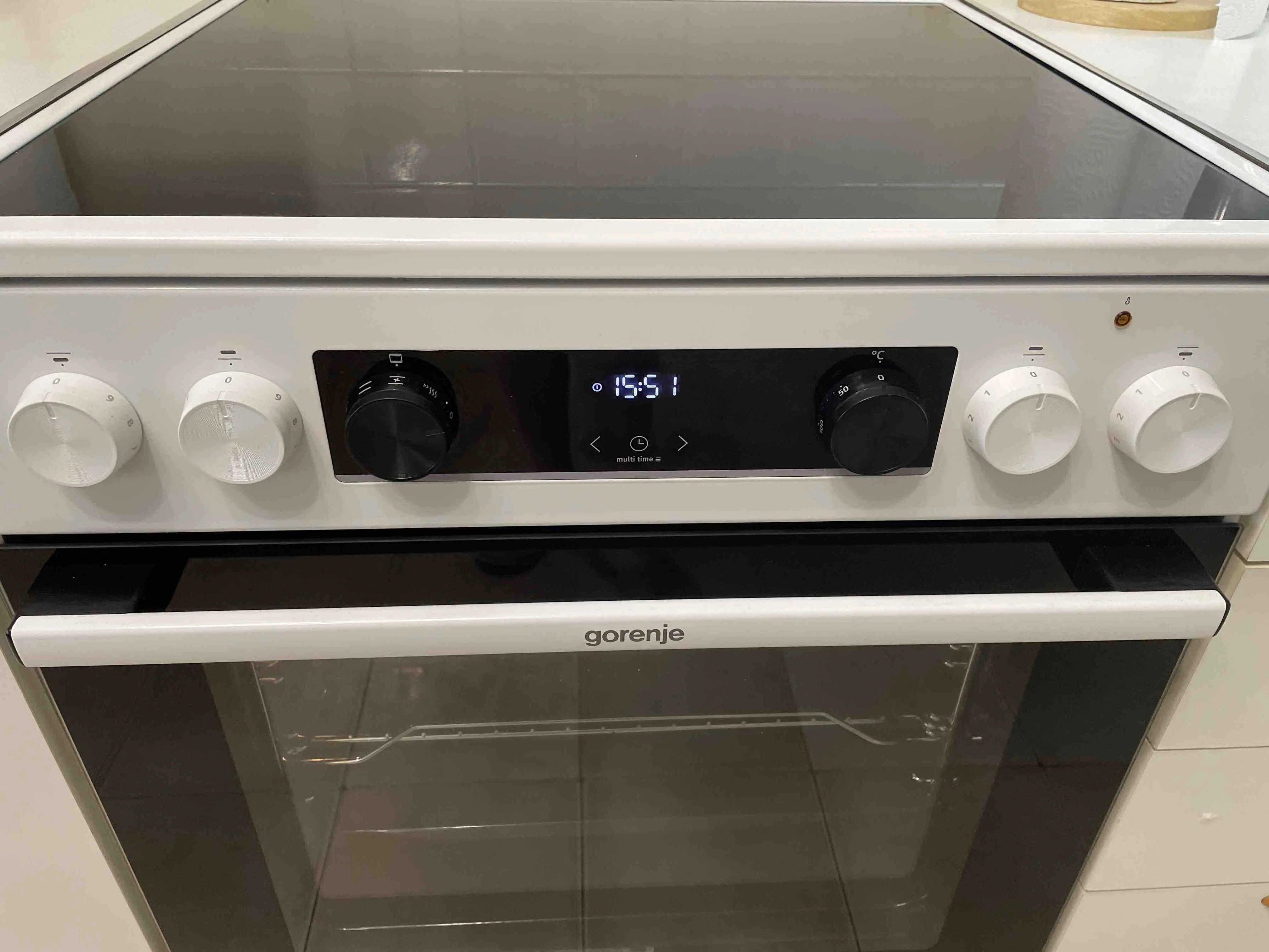 Плита электрическая Gorenje GEC6C40WD белый, конфорок 4 электрических, духовка 71 л, 60 см x 85 см x 60 см