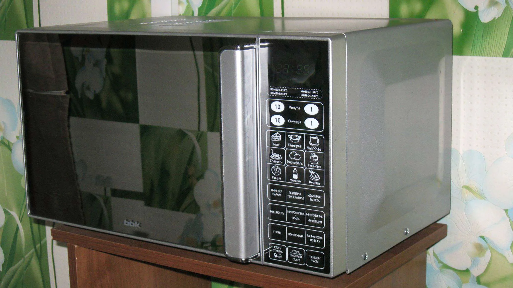 Микроволновая печь BBK 23MWC-982S/SB-M серебристый/черный, 23 л, 900 Вт, переключатели - сенсор