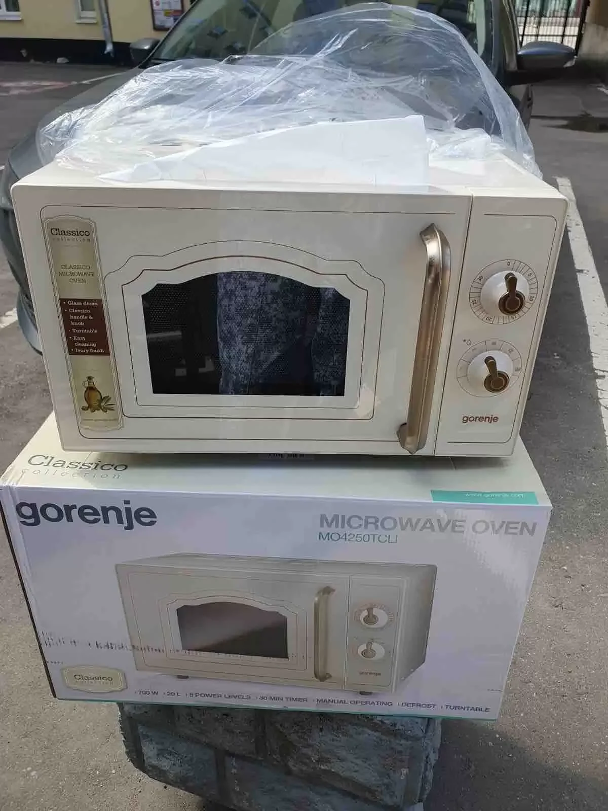 Микроволновая печь Gorenje MO 4250 TCLI бежевый, 20 л, 700 Вт, переключатели - поворотный механизм