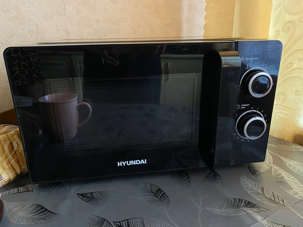 Микроволновая печь Hyundai HYM-M2039 черный, 20 л, 700 Вт, переключатели - поворотный механизм