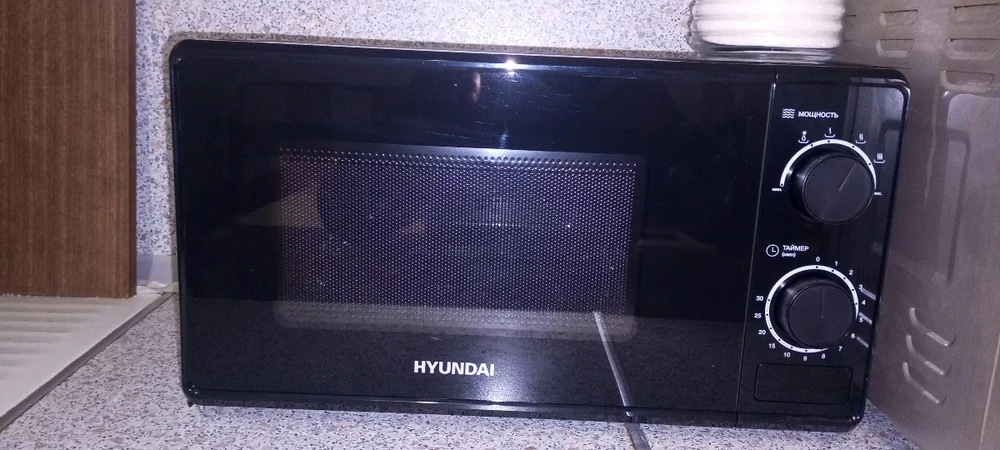 Микроволновая печь Hyundai HYM-M2044 белый, 20 л, 700 Вт, переключатели - поворотный механизм