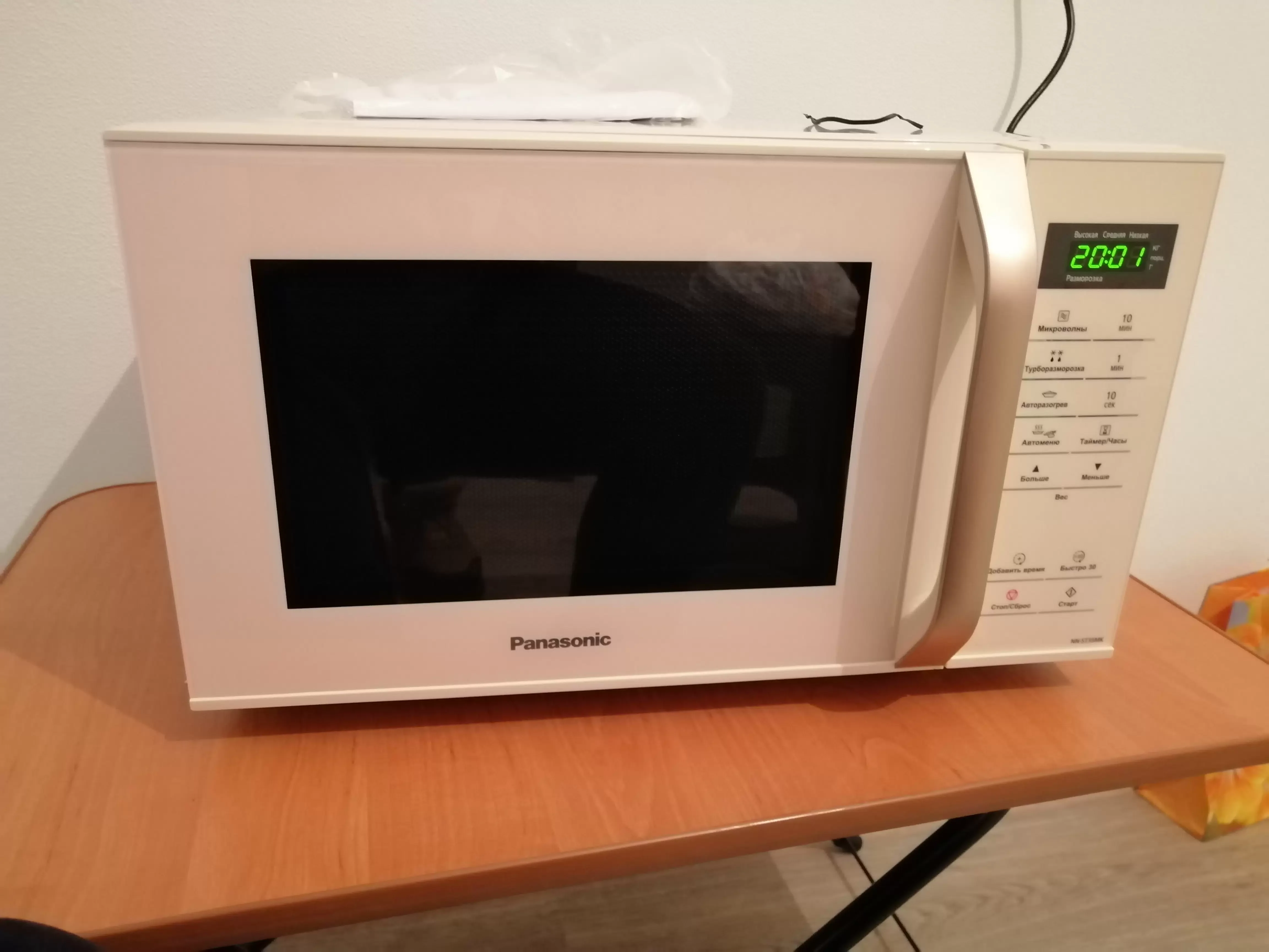 Микроволновая печь Panasonic NN-ST35MKZPE бежевый, 25 л, 800 Вт, переключатели - сенсор