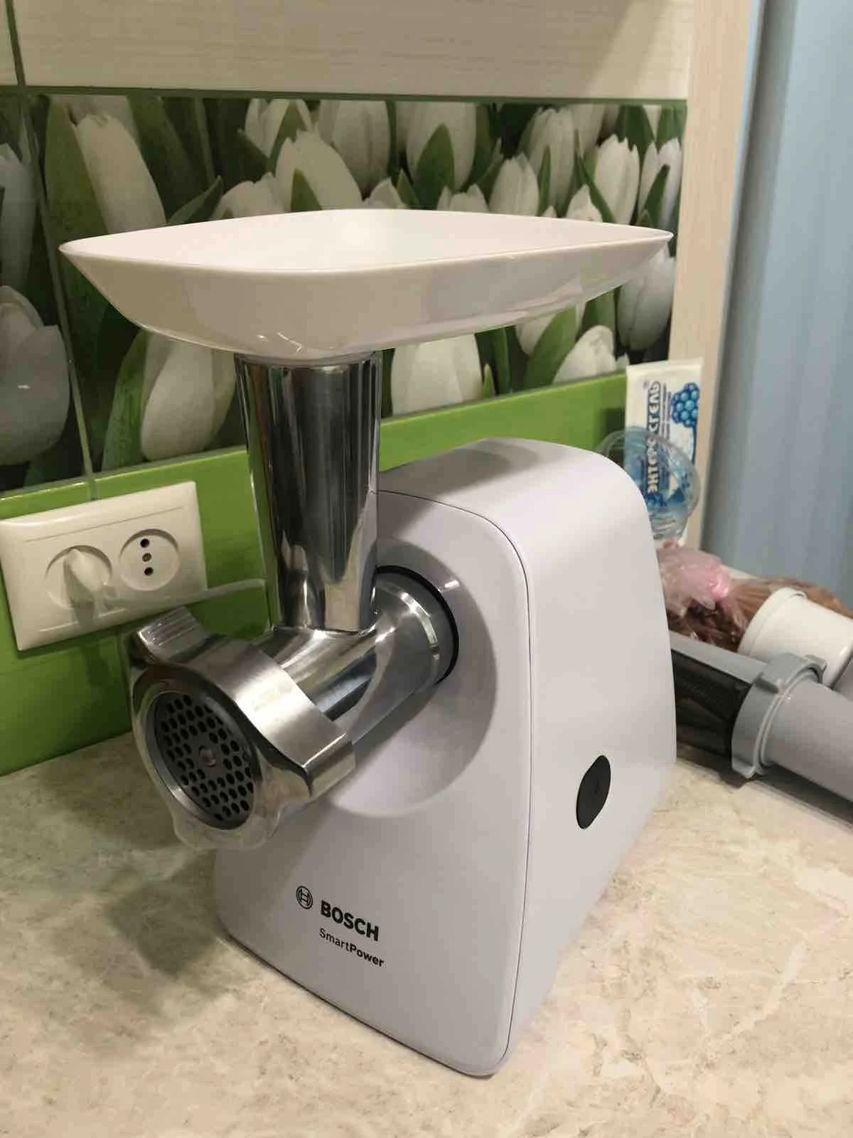 Мясорубка Bosch MFW2515W 1500Вт, 1,7кг/мин, шнековая