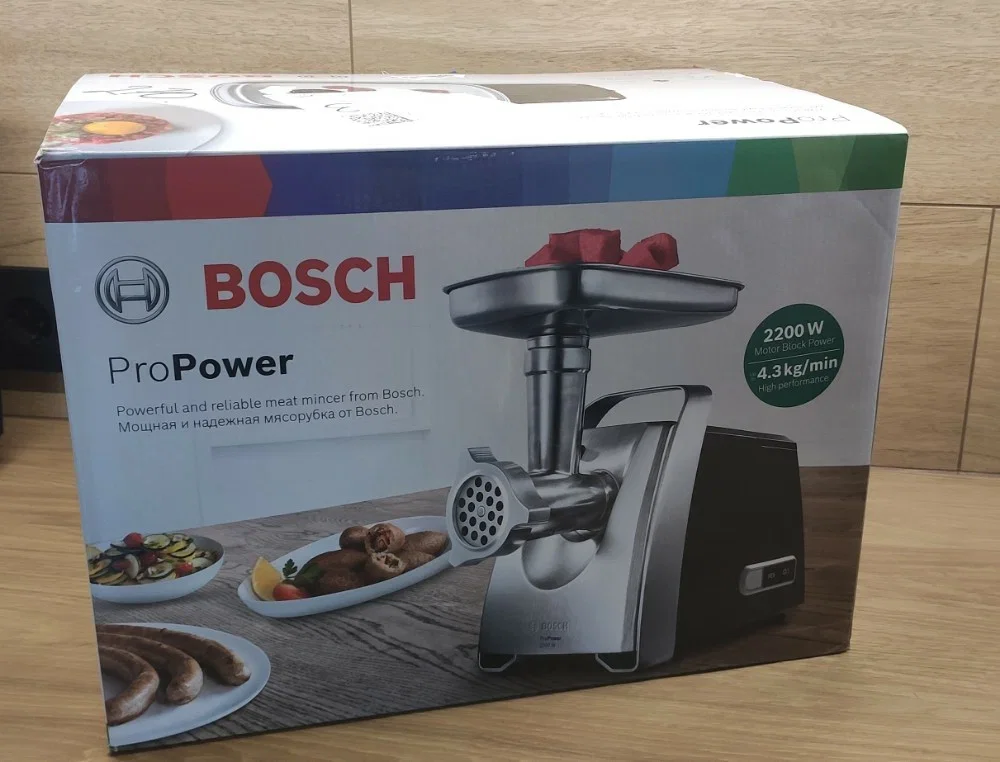 Мясорубка BOSCH MFW68640 (2200Вт, 8 насадок, 3 диска, произв.4,3кг/мин)